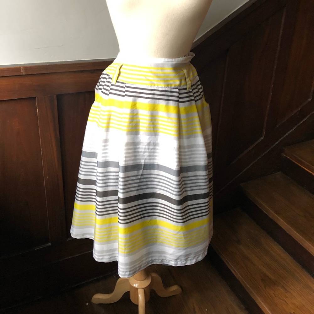 Old navy striped yellow and gray elastic skirt